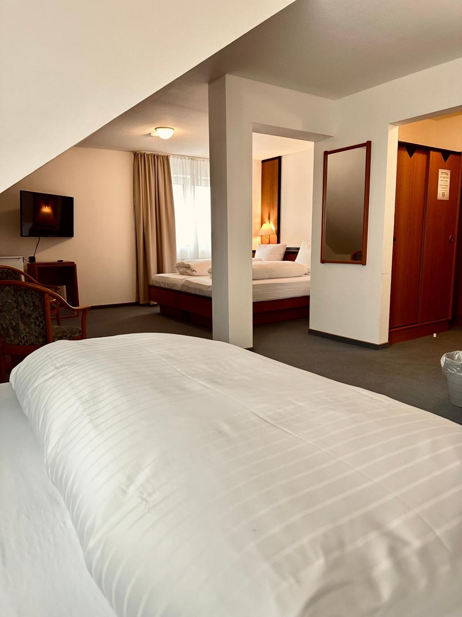 E&D Hotel Родґау Екстер'єр фото