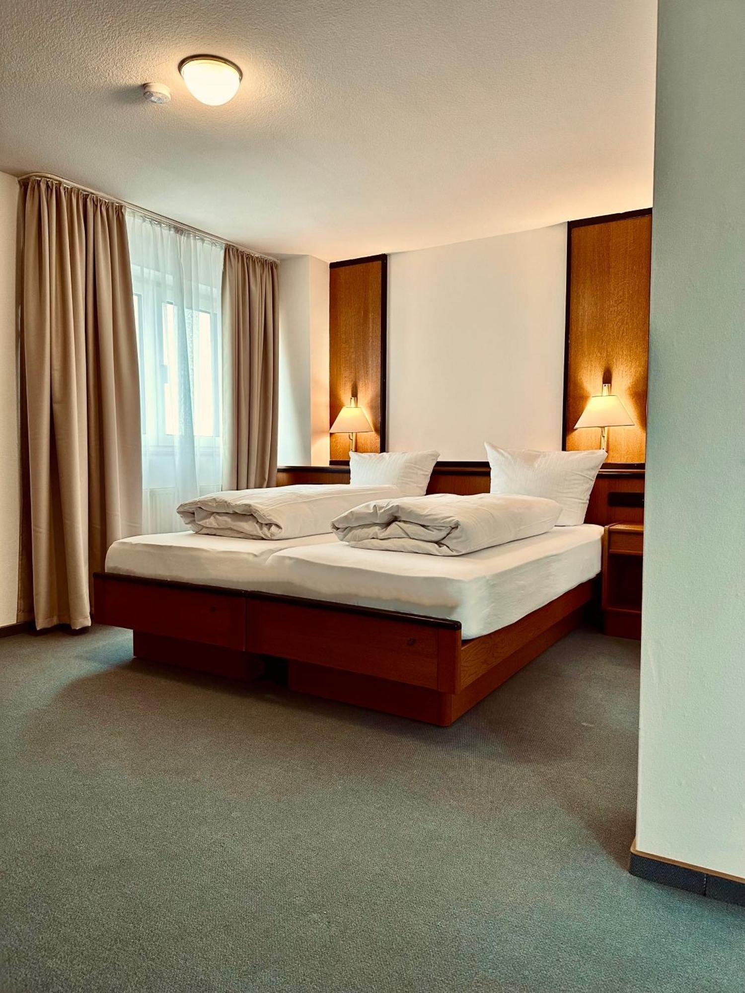 E&D Hotel Родґау Екстер'єр фото