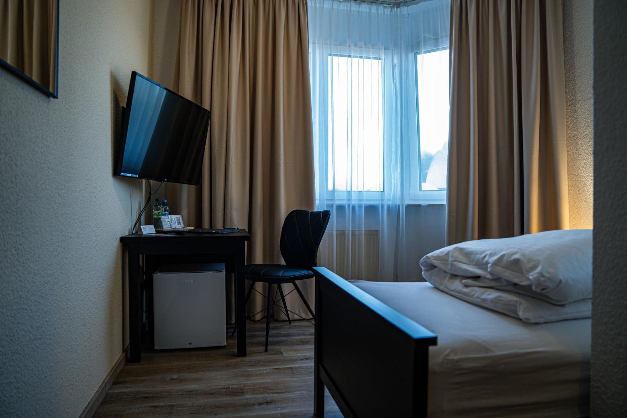 E&D Hotel Родґау Екстер'єр фото