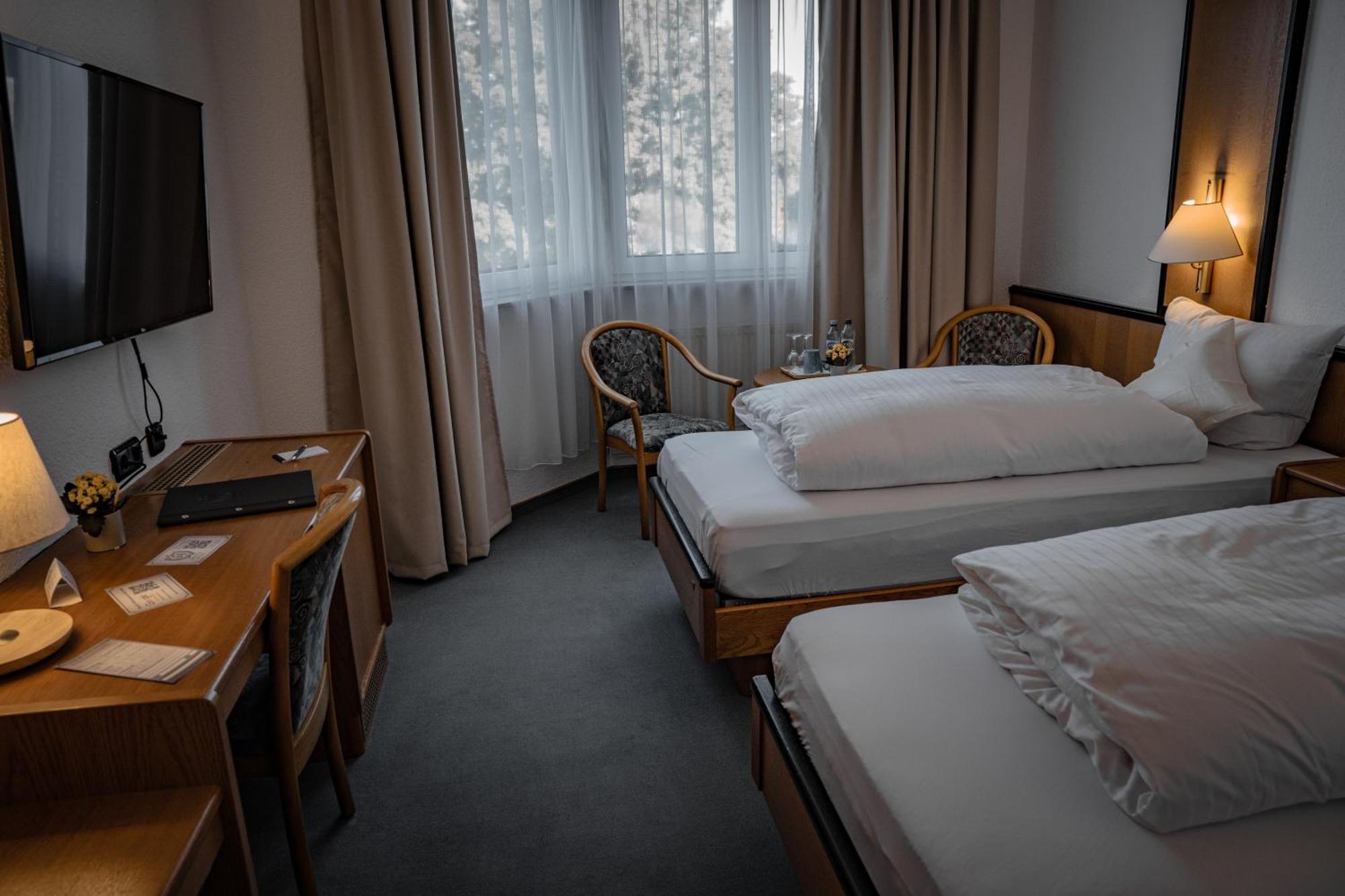 E&D Hotel Родґау Екстер'єр фото