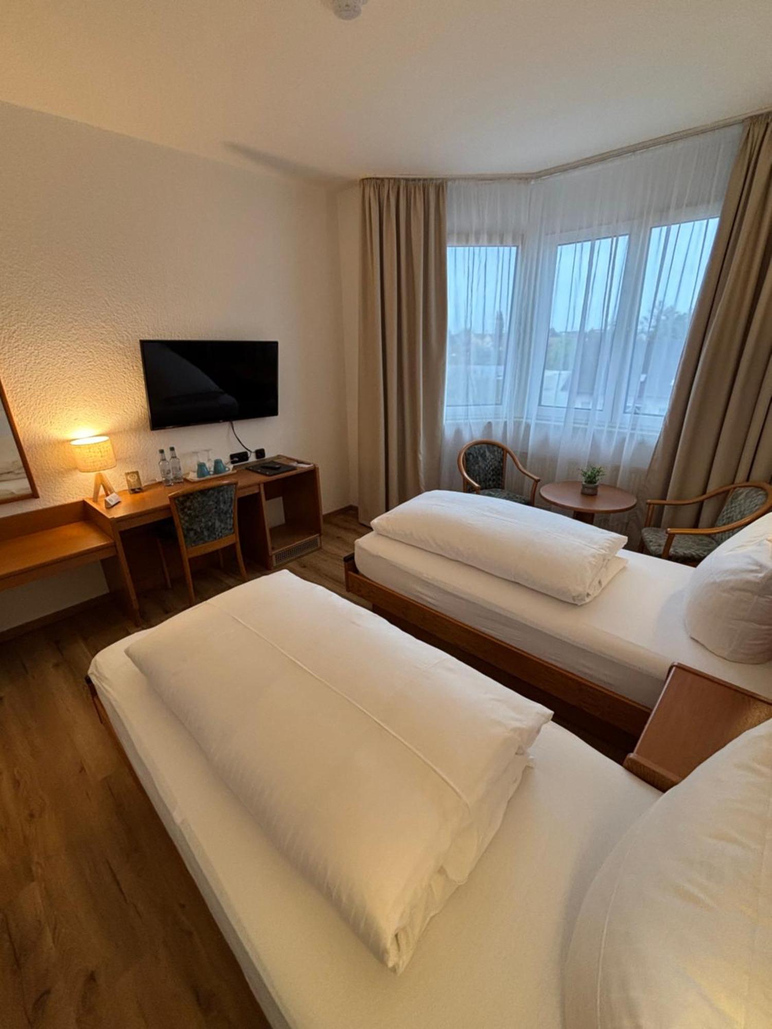 E&D Hotel Родґау Екстер'єр фото