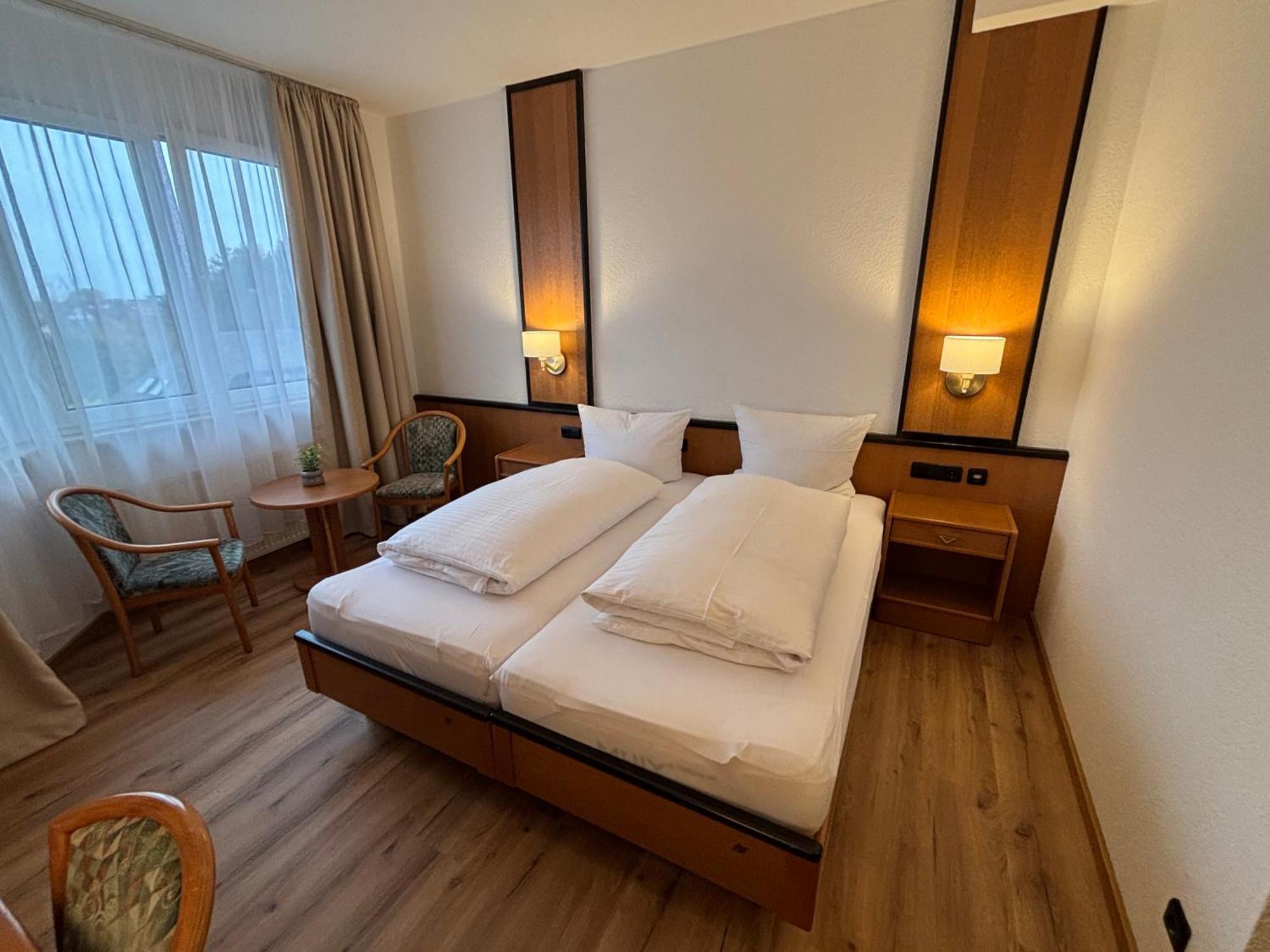 E&D Hotel Родґау Екстер'єр фото